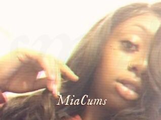 MiaCums