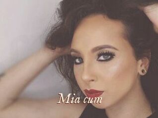 Mia_cum